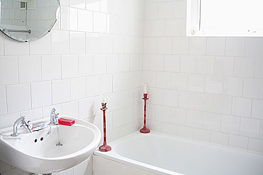 浴室,白色,瓷砖墙,红色,烛台,固定器具,紧张,浴缸,靠近,盥洗池