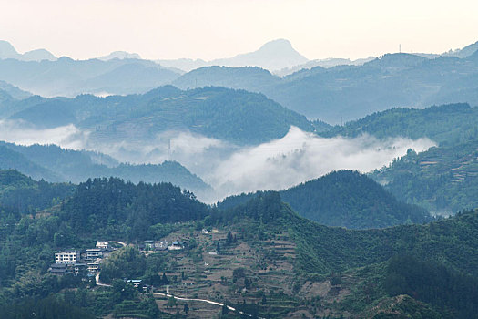 重庆酉阳,雨后清晨乡村美