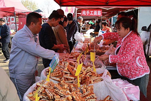 山东省青岛市,有300年历史的泊里大集,特色美食让人满意而归