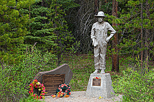 雕塑,战争纪念碑,城堡山,露营,弓形谷,大路,班芙国家公园,艾伯塔省,加拿大