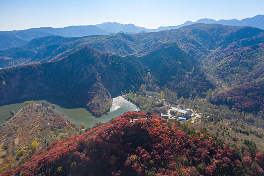 航拍济南章丘红山翠谷景区