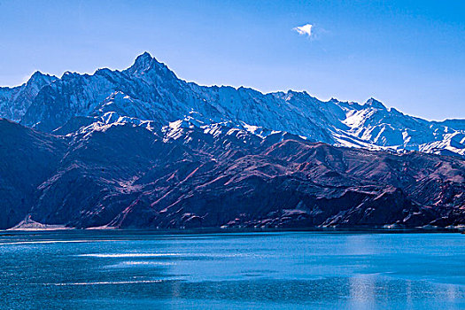 新疆,雪山,湖泊,蓝天