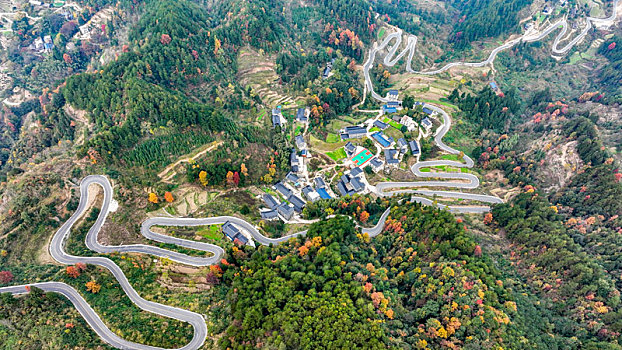 重庆酉阳,初冬景中有美路,路中有美景