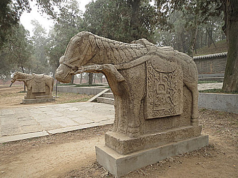 陵墓周边放置的古代石雕