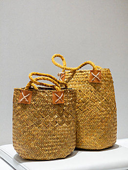 手工编织的竹篮购物篮