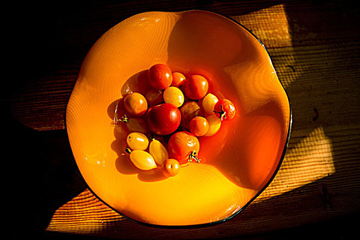 俯视,西红柿,橙色,碗,木桌
