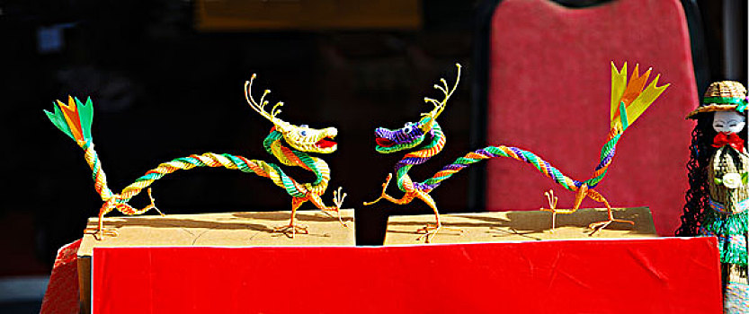 中国传统手工艺品草龙和草人