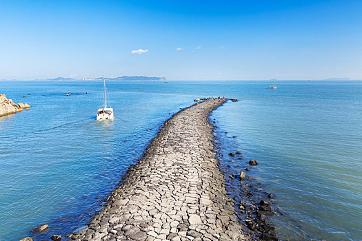 中国,山东省,蓬莱,堤坝,大海,水城,海堤,海岸,海岸线,海景,海水,海洋,海礁,石头,碧海蓝天,礁石,蓬莱仙岛,蓬莱阁,防波堤,防浪堤,蓝天,海天一色,海边,碧水,碧海,蓝色,蔚蓝,自然,风光,烟台