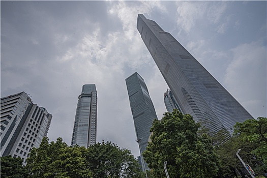 夏天阳光下羊城广州珠江新城gbd商务区的高楼大厦