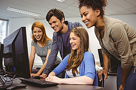 微笑,学生,坐,书桌,用电脑,一起