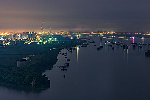 电闪雷鸣南京夜空