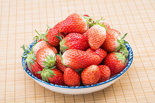 盘中草莓图片图片