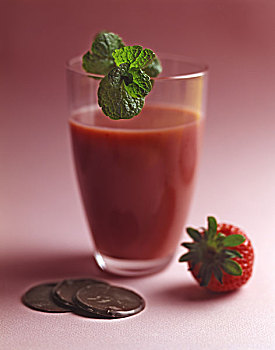 草莓汁,巧克力,薄荷叶