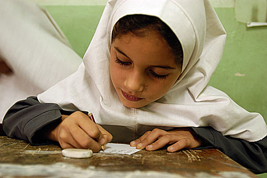 女孩,专注,学习,政府,小学,港口,城市,南方,伊朗,一月,2004年