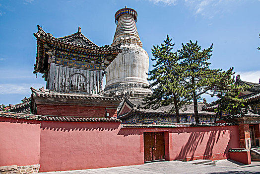 山西忻州市五台山塔院寺寺院大白塔