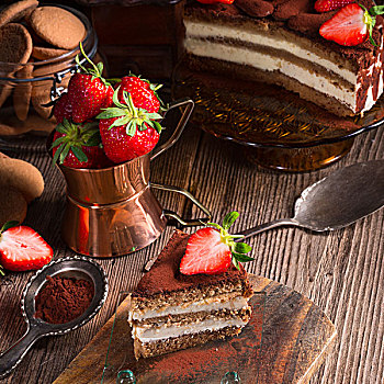 提拉米苏蛋糕,草莓