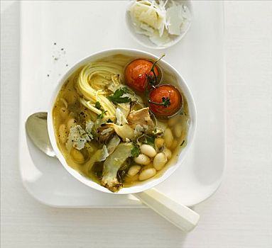 蔬菜浓汤,洋蓟,白豆