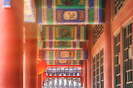 北京大观园里的中式古建筑长廊细节