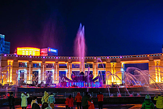 济南泉城广场喷泉夜景