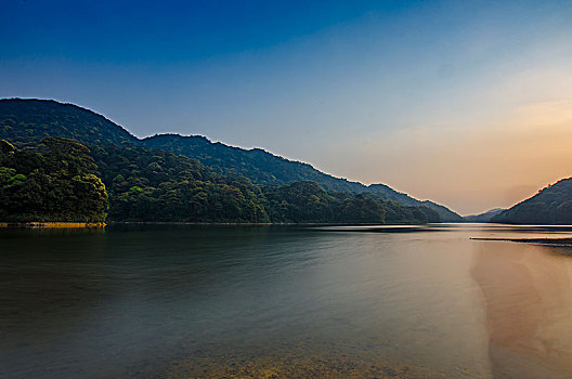 山与河流