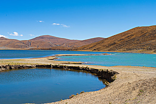 西藏的双色湖