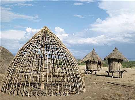 框架,房子,施工,挨着,奥莫河,小,茅草屋顶,小屋,建造,地面,食品店,部落,生活方式,三个,乡村,埃塞俄比亚西南部