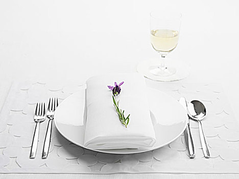 餐具摆放,白色,餐巾,嫩枝,薰衣草