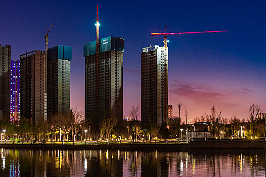 建设与扩展的中国长春城区建筑工地场景
