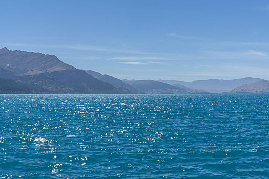 瓦卡蒂普湖,山