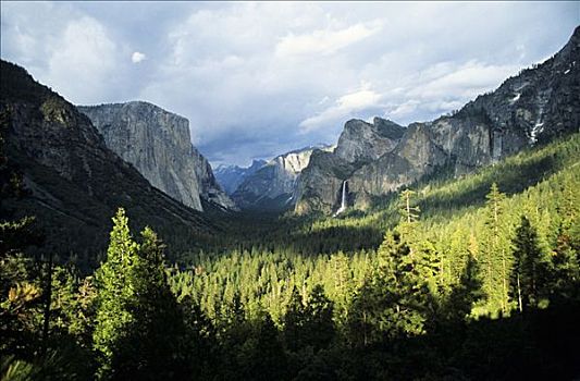 加利福尼亚,优胜美地国家公园,优胜美地山谷,视点,船长峰,婚纱瀑