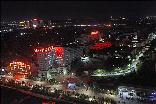 新疆喀什,夜色下的喀什古城,靓丽高台民居