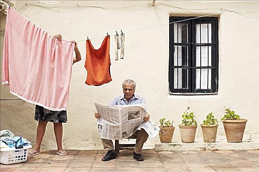 伴侣,内庭,报纸,洗衣服