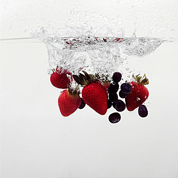 草莓,蓝莓,溅,水