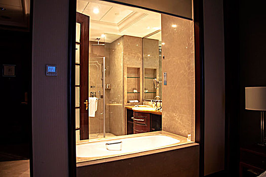 透明的浴室