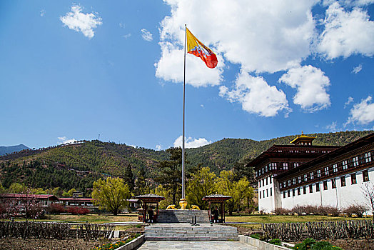 不丹-廷布的扎西确宗堡的不丹国旗