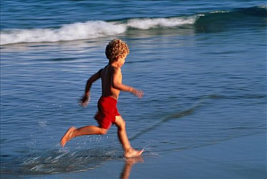 男孩,泳衣,跑,海浪,海滩