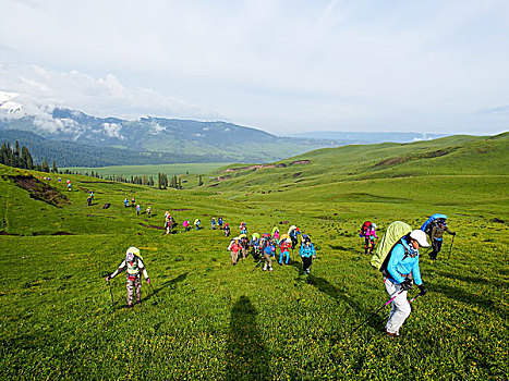 徒步云雾天山