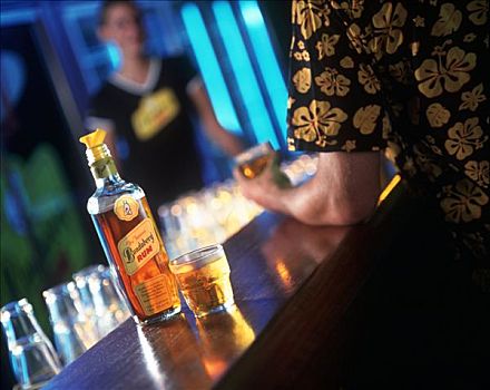 澳大利亚人,朗姆酒,玻璃杯,瓶子,酒吧