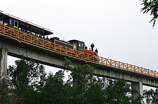 火车过山车游乐园深圳东部华侨城游览车