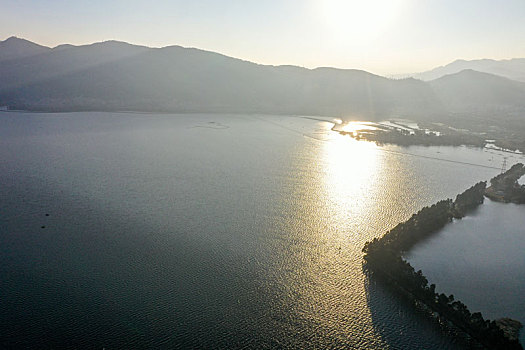 航拍云南昆明滇池草海,昆明南绕城高速草海隧道附近