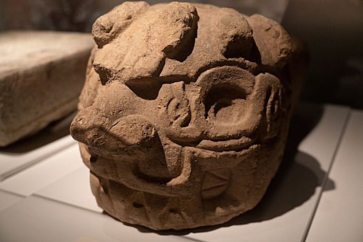 秘鲁查文国家博物馆带榫石雕头像雕刻石板,2号