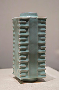 龙泉窑青瓷琮式瓶