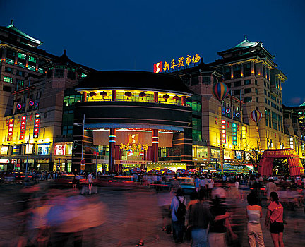 北京王府井新东安市场夜景