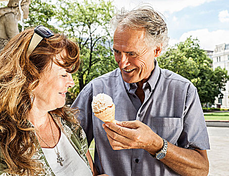 老人,给,妻子,冰淇淋