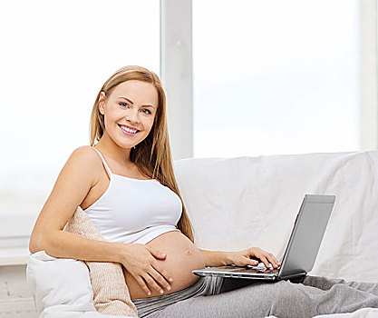 怀孕,母性,互联网,科技,概念,微笑,孕妇,坐,沙发,笔记本电脑
