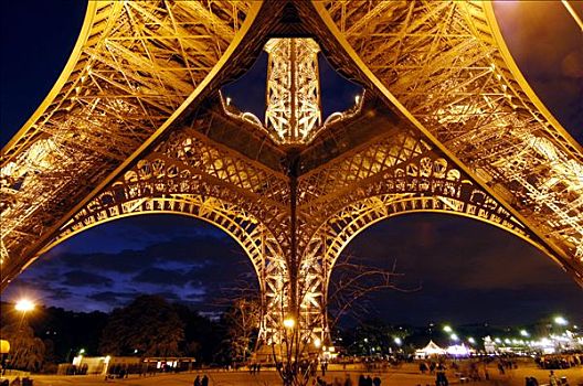法国,巴黎,埃菲尔铁塔,黄昏