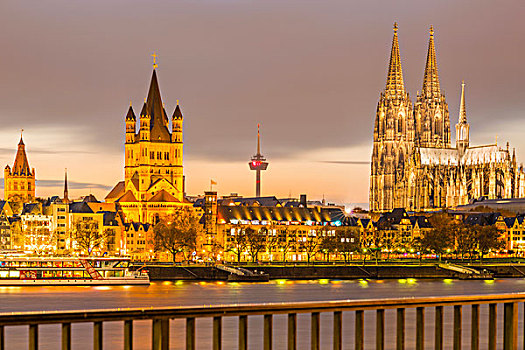 市政厅,教堂,科隆大教堂,老城,堤岸,莱茵河,科隆,莱茵兰,北莱茵威斯特伐利亚,德国,欧洲
