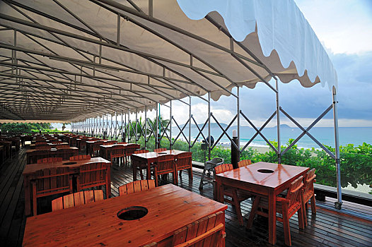 三亚沙滩酒店露天用餐环境