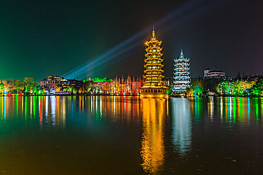 不同背景灯光下的桂林日月双塔夜景