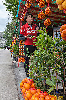 女人,路边,果蔬,站立,靠近,克罗地亚